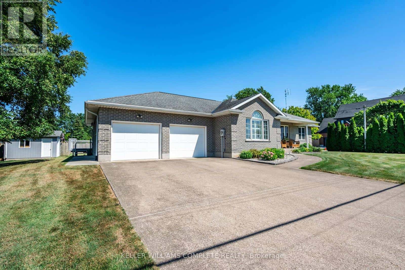 24 SOUTH MAIN STREET — Thorold (Port Robinson), Ontario - Photo 4 of 46