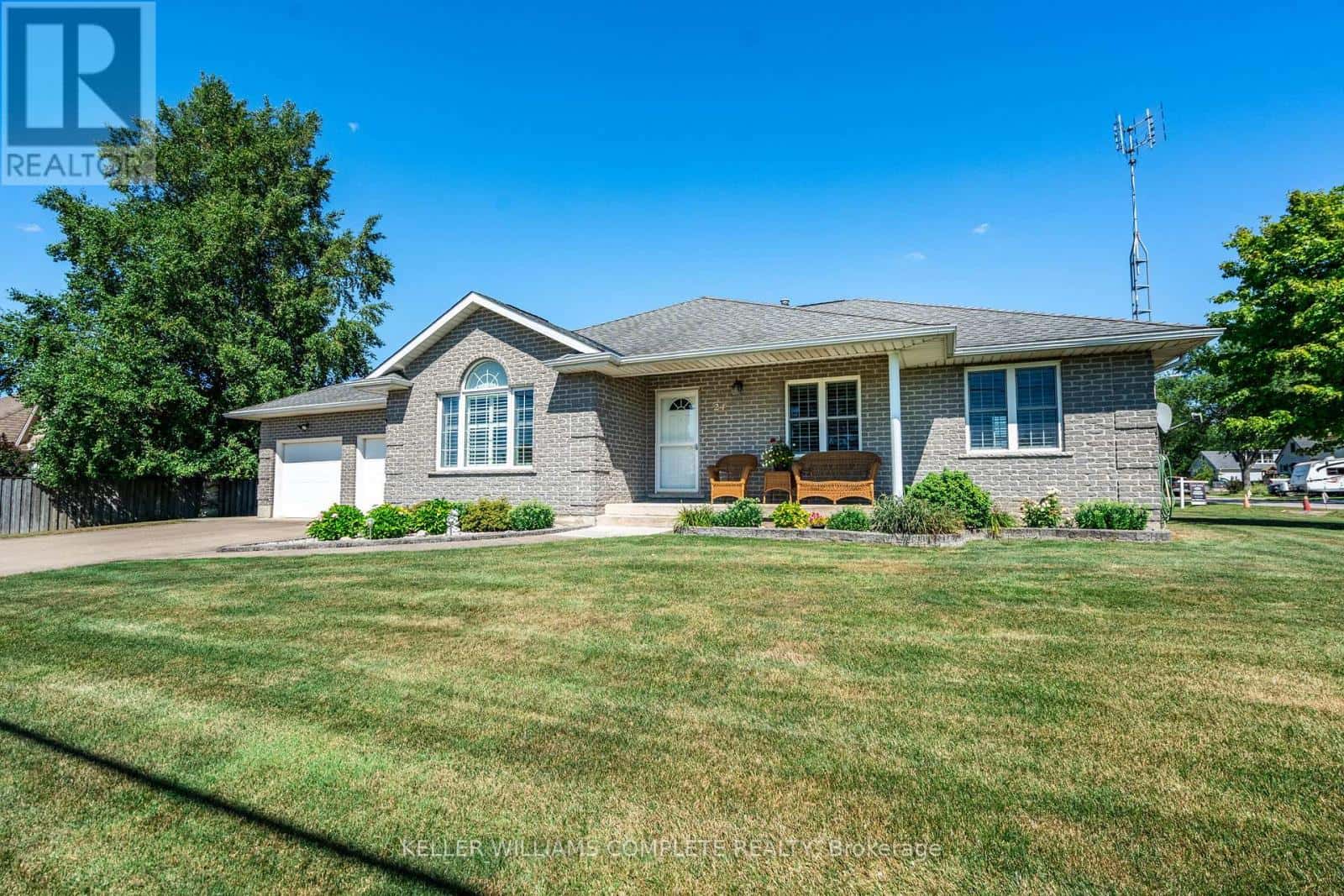 24 SOUTH MAIN STREET — Thorold (Port Robinson), Ontario - Photo 5 of 46