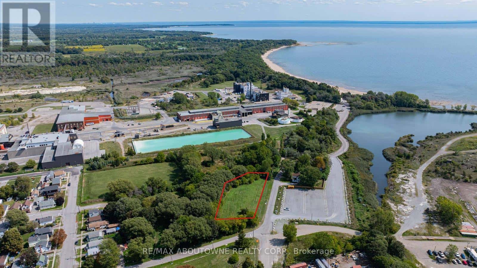 55 FARES STREET — Port Colborne (East Village), Ontario - Photo 2 of 8