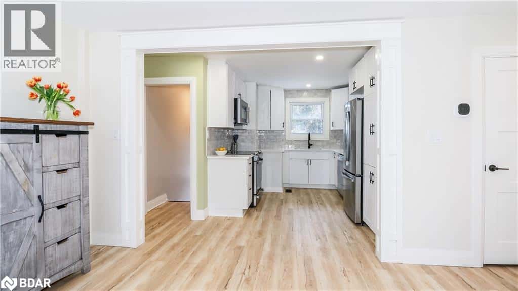 255 CALFORD ST Street — Angus, Ontario - Photo 4 of 45