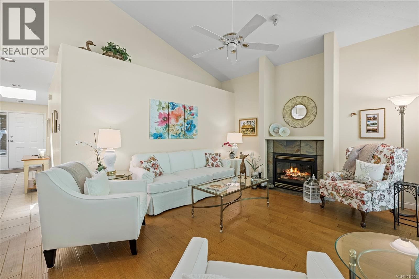 912 Lakes Blvd — French Creek, British Columbia - Main photo