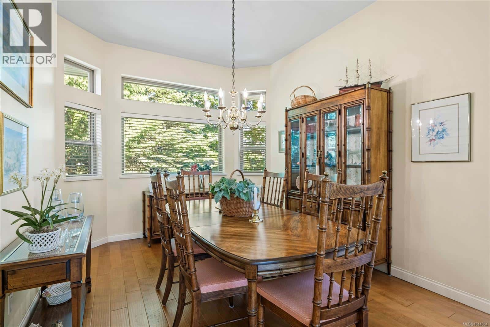 912 Lakes Blvd — French Creek, British Columbia - Photo 5 of 31