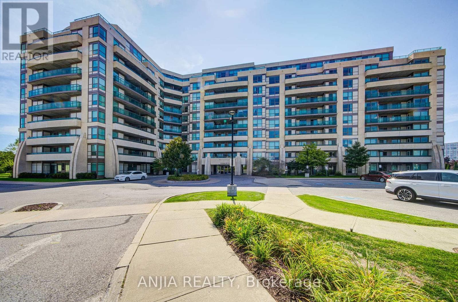 210 - 75 NORMAN BETHUNE AVENUE — Richmond Hill (Beaver Creek Business Park), Ontario - Main photo