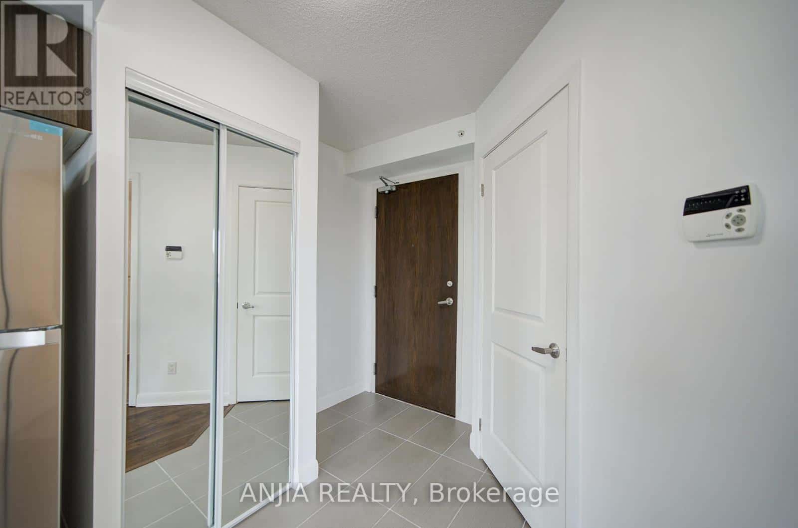 210 - 75 NORMAN BETHUNE AVENUE — Richmond Hill (Beaver Creek Business Park), Ontario - Photo 4 of 36