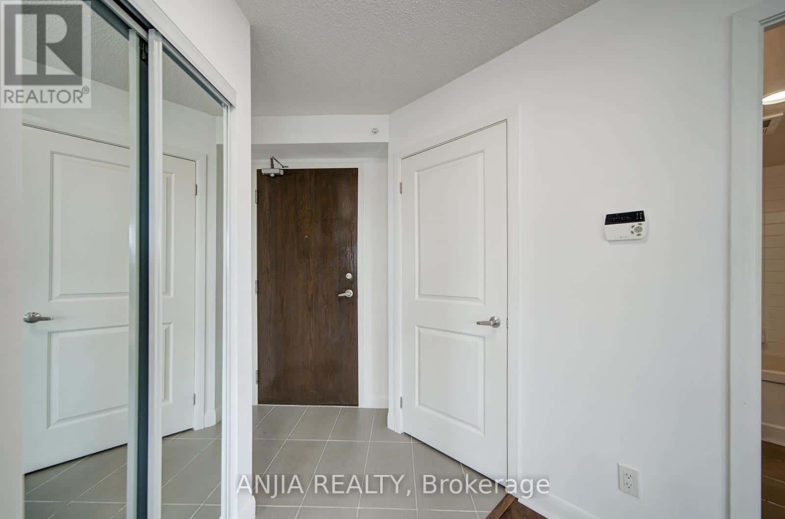 210 - 75 NORMAN BETHUNE AVENUE — Richmond Hill (Beaver Creek Business Park), Ontario - Photo 5 of 36