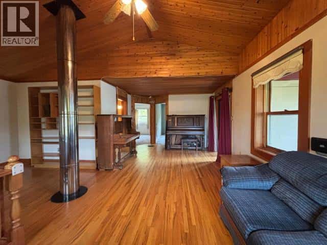 1217 7TH AVENUE — Dawson City, Yukon - Photo 4 of 32