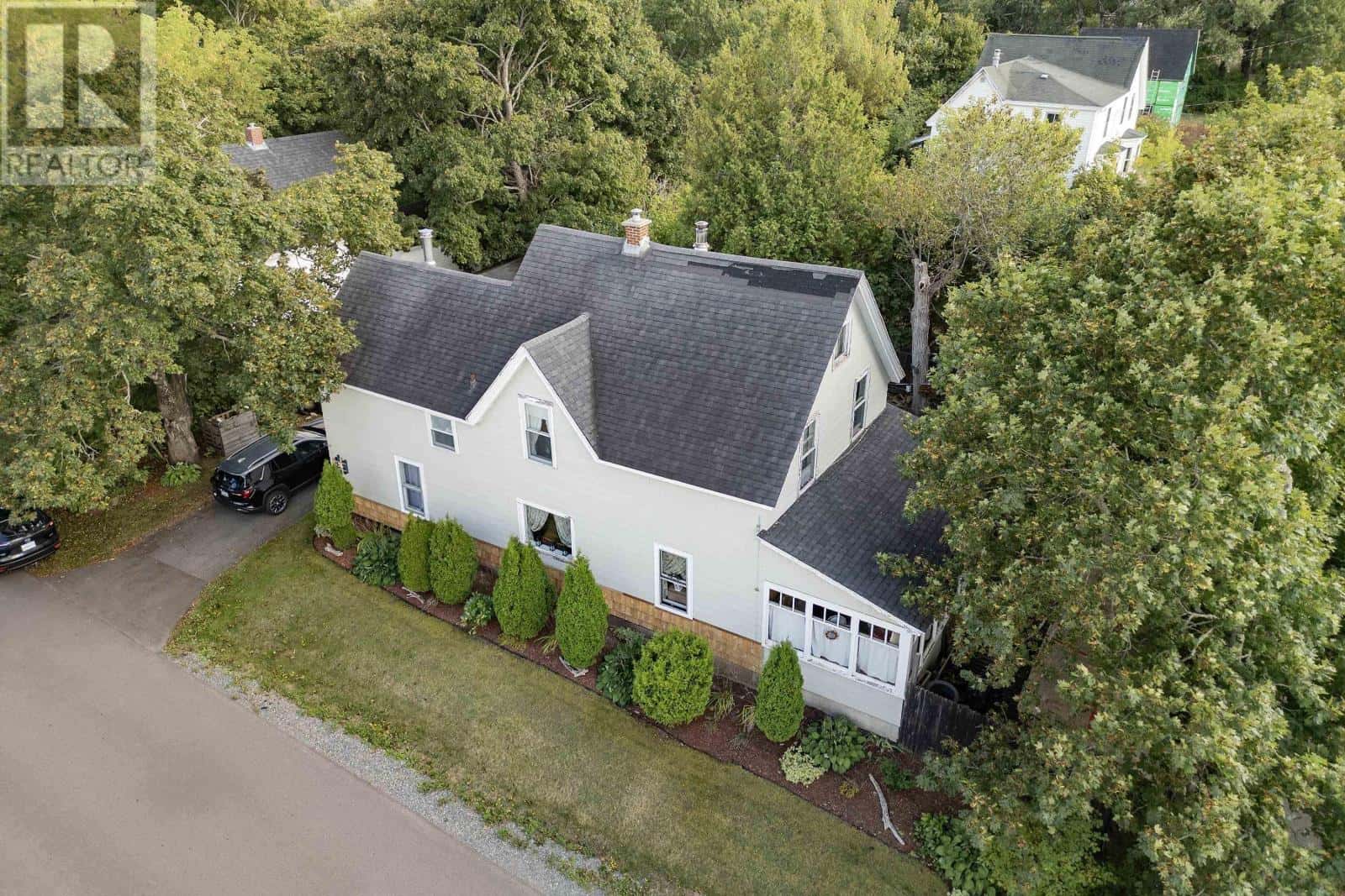 26 Starr Street — Springhill, Nova Scotia - Photo 2 of 34