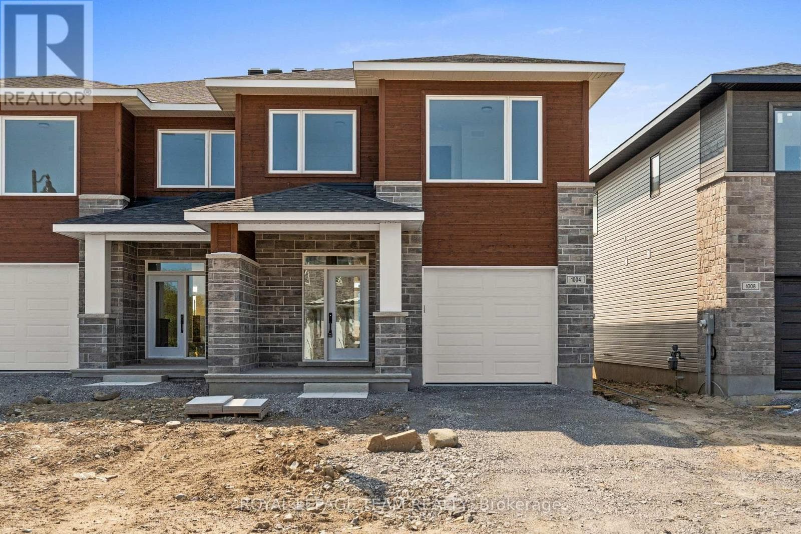 1004 MOORE STREET — Brockville, Ontario - Main photo