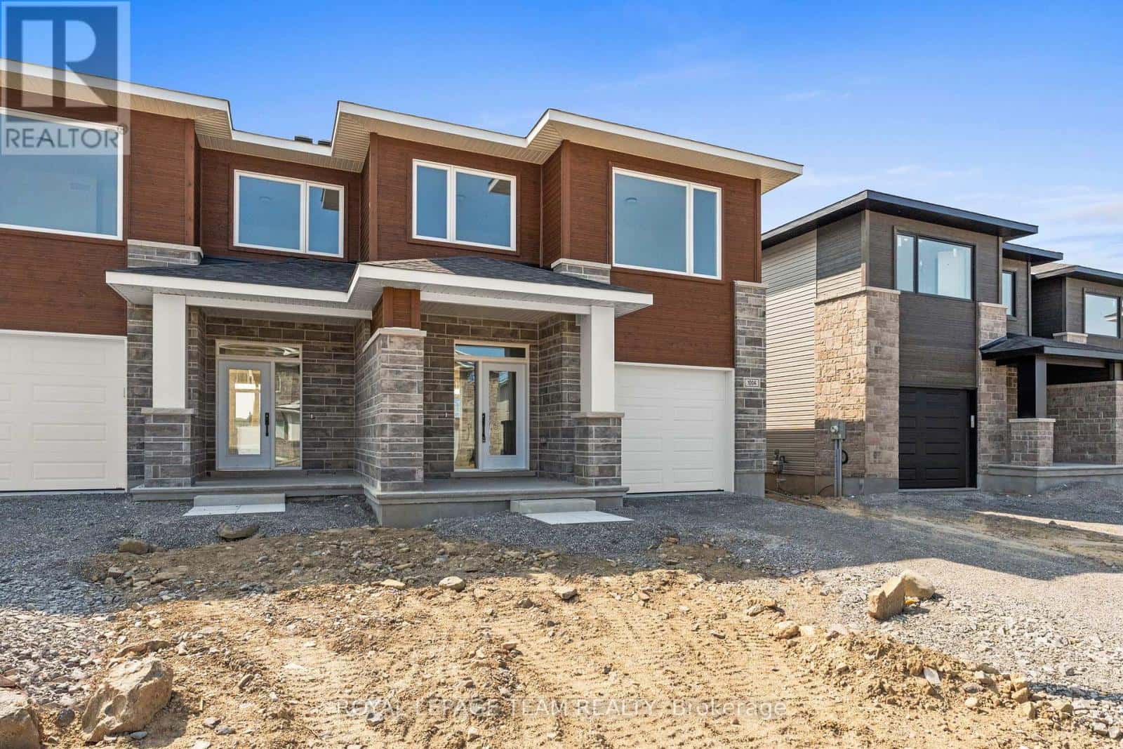 1004 MOORE STREET — Brockville, Ontario - Photo 3 of 40