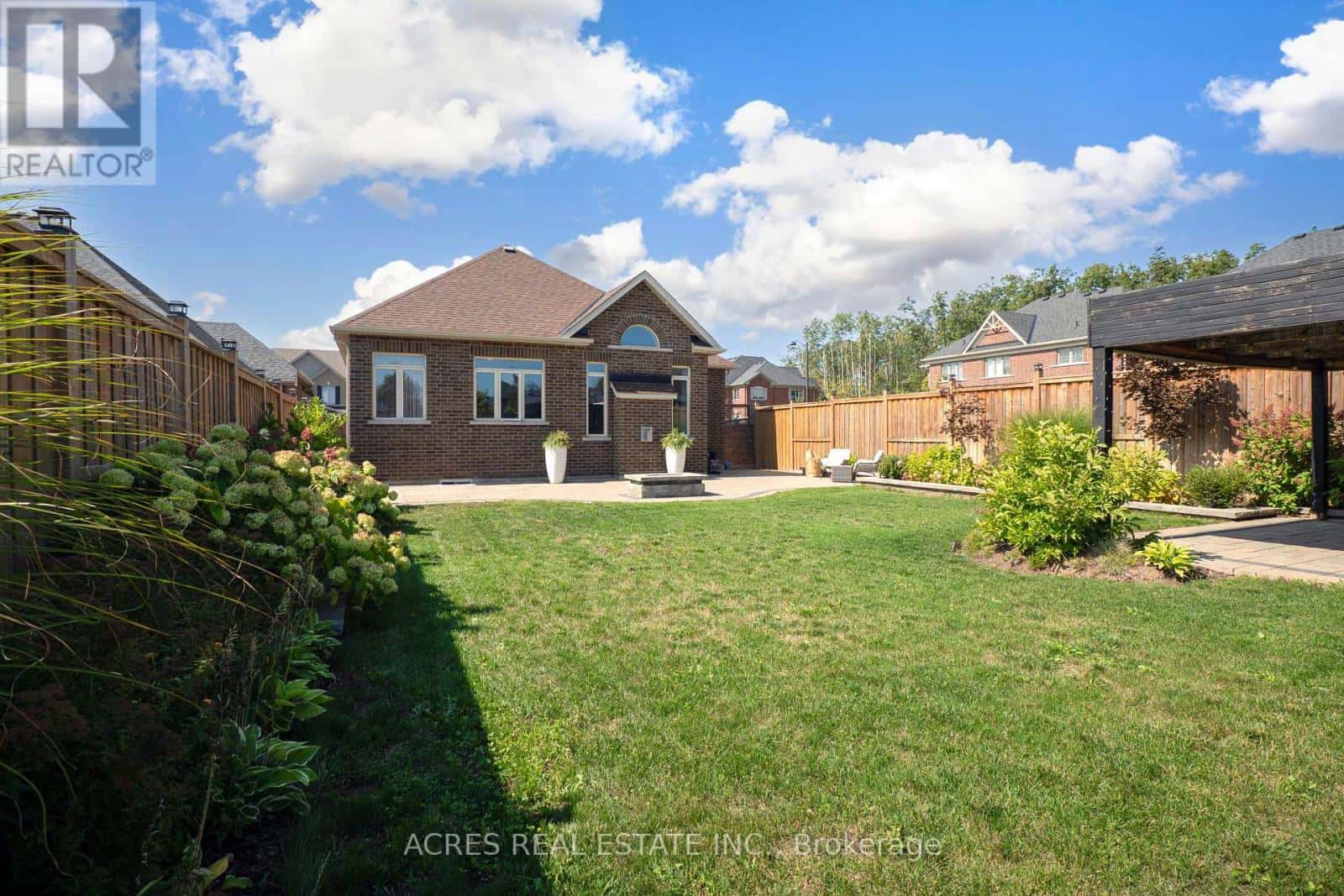 96 REDMOND CRESCENT — Springwater (Centre Vespra), Ontario - Photo 2 of 36