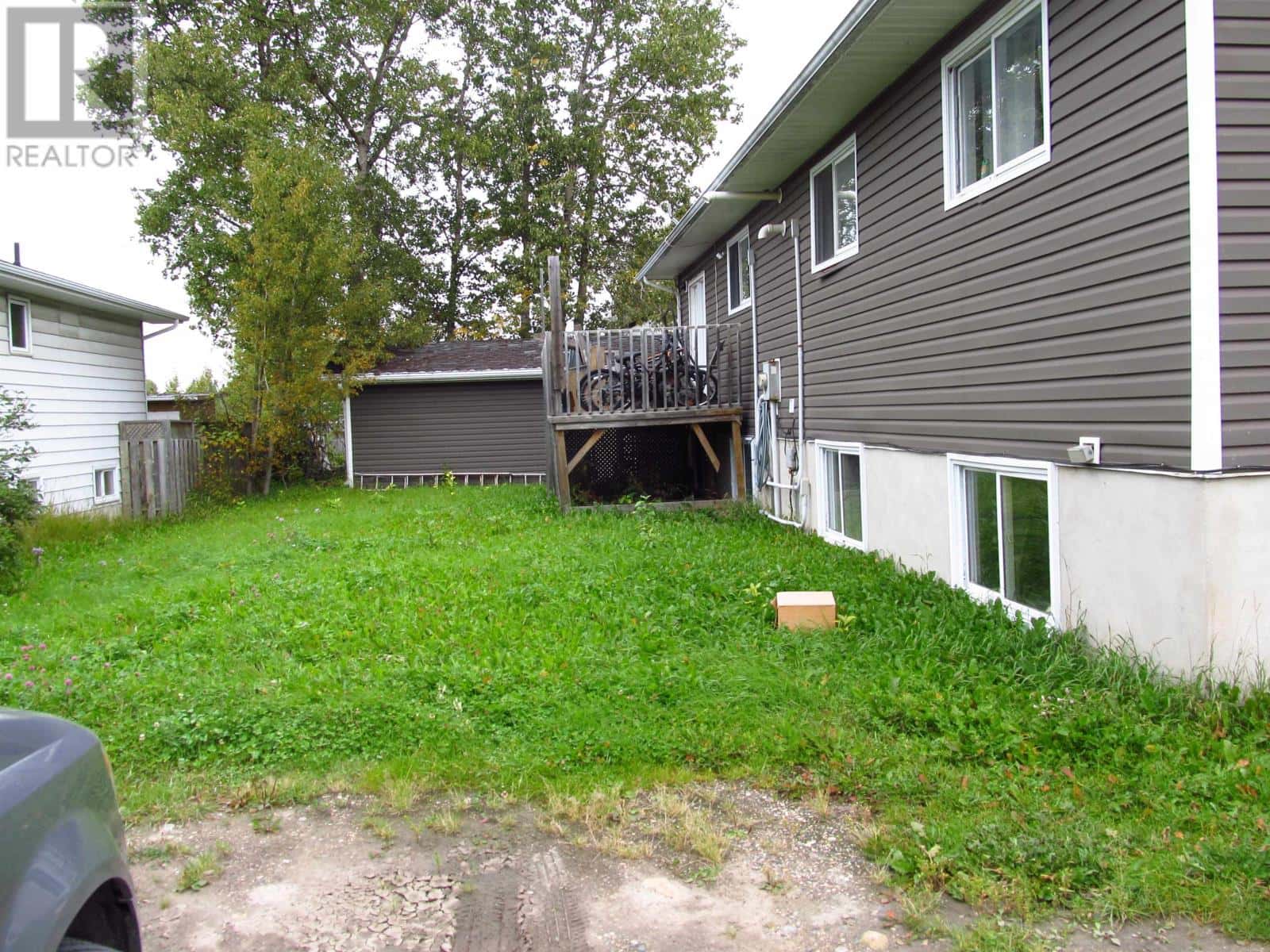 108 Queen ST — Longlac, Ontario - Photo 3 of 29