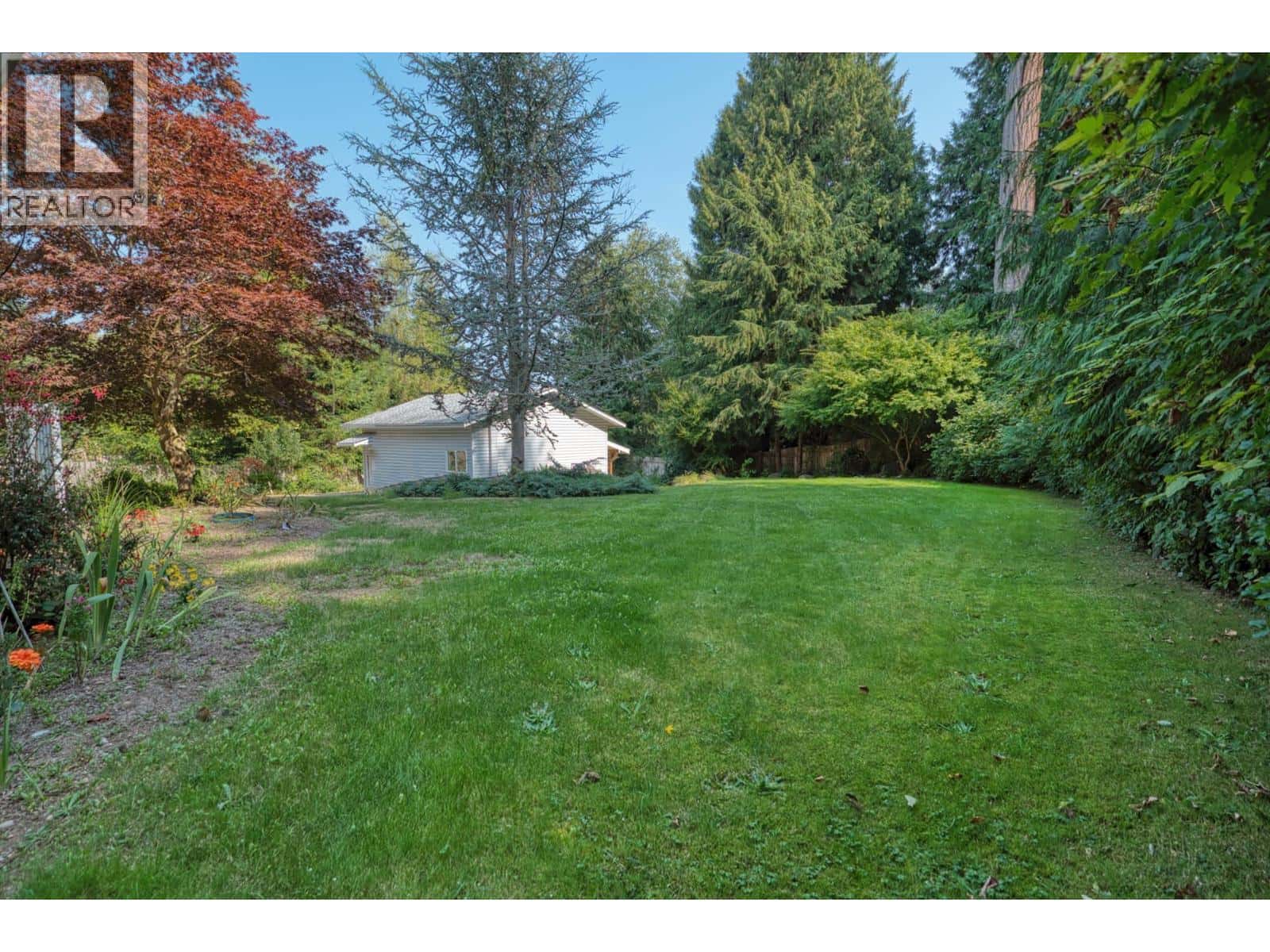 7955 CONNOR ROAD — Halfmoon Bay, British Columbia - Photo 3 of 33