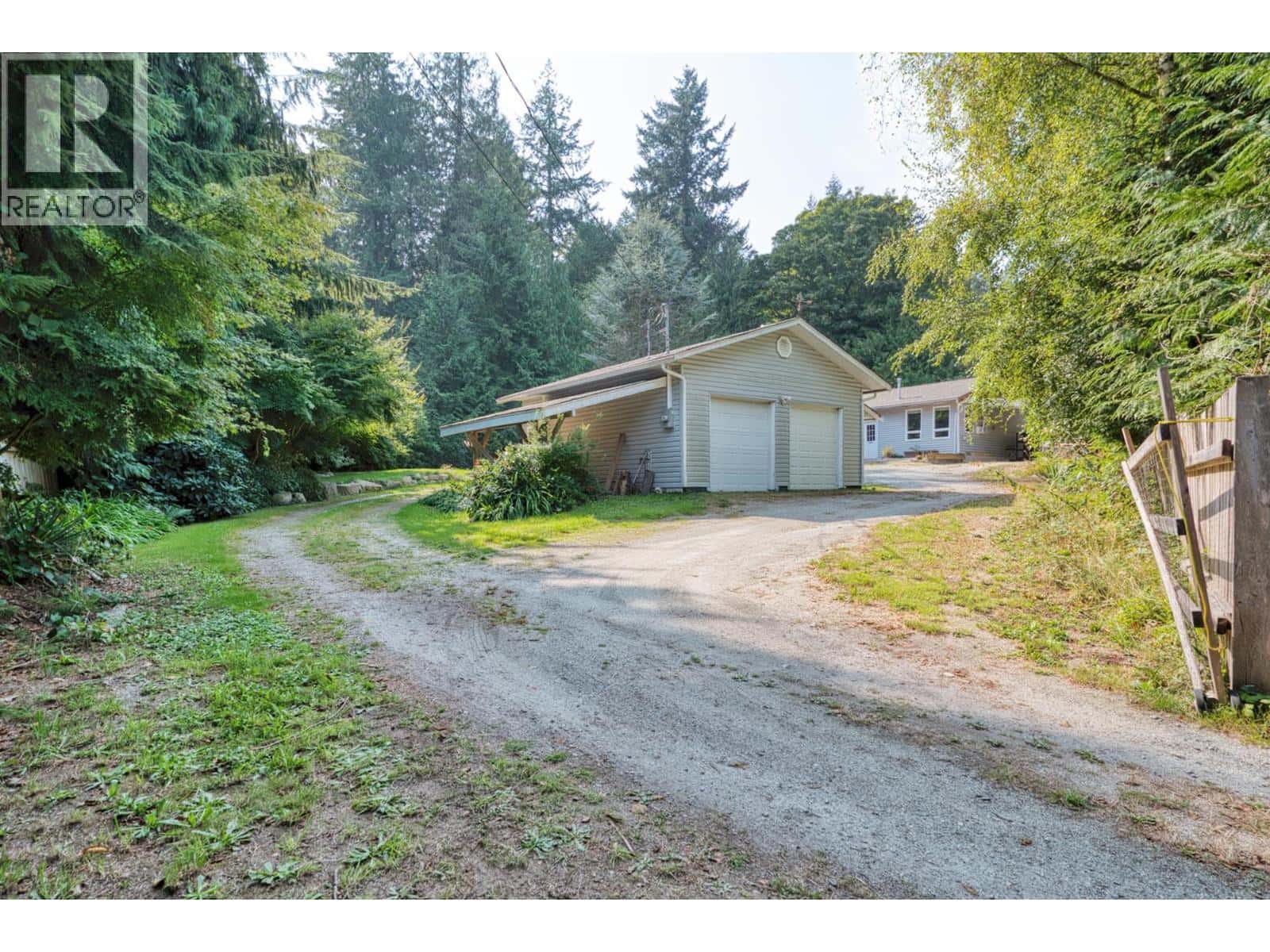 7955 CONNOR ROAD — Halfmoon Bay, British Columbia - Photo 4 of 33