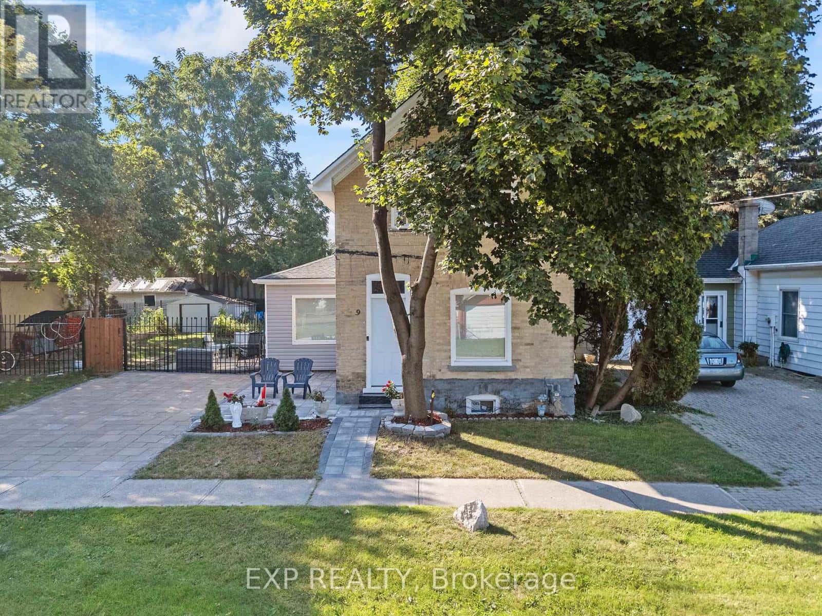 9 ANN STREET — Lambton Shores (Forest), Ontario - Photo 2 of 47