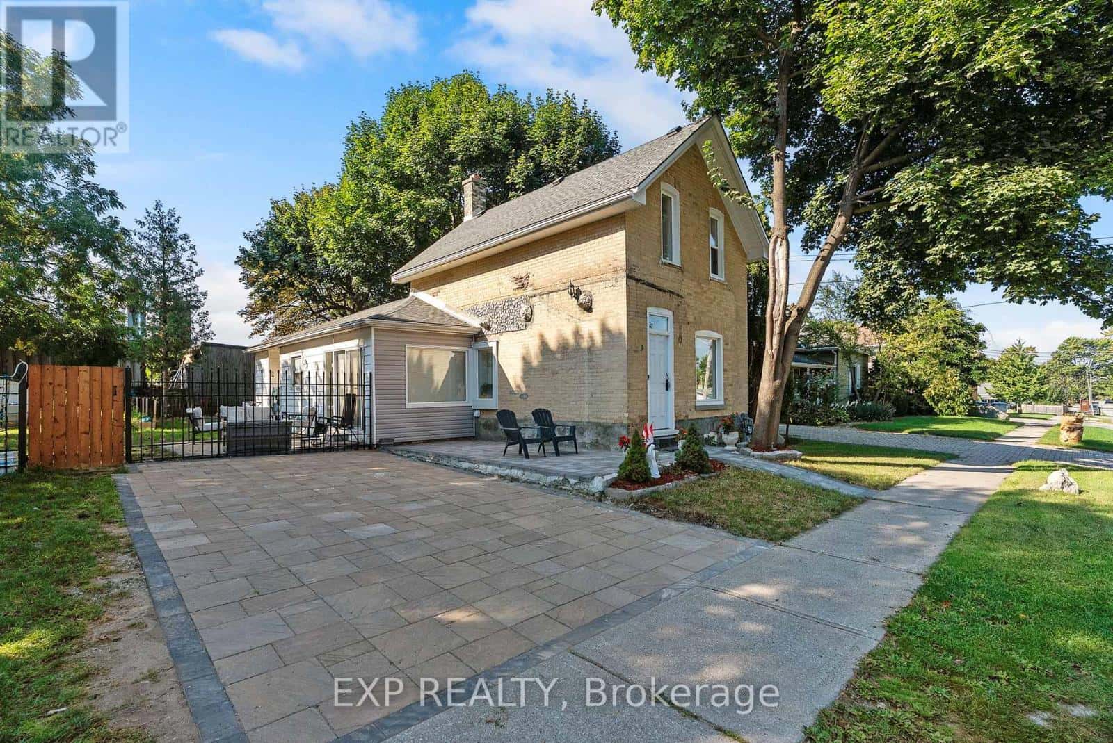 9 ANN STREET — Lambton Shores (Forest), Ontario - Photo 4 of 47