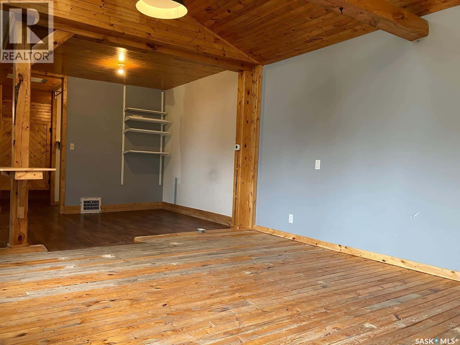 303 1st AVENUE N — Torch River Rm No. 488, Saskatchewan - Photo 5 of 38