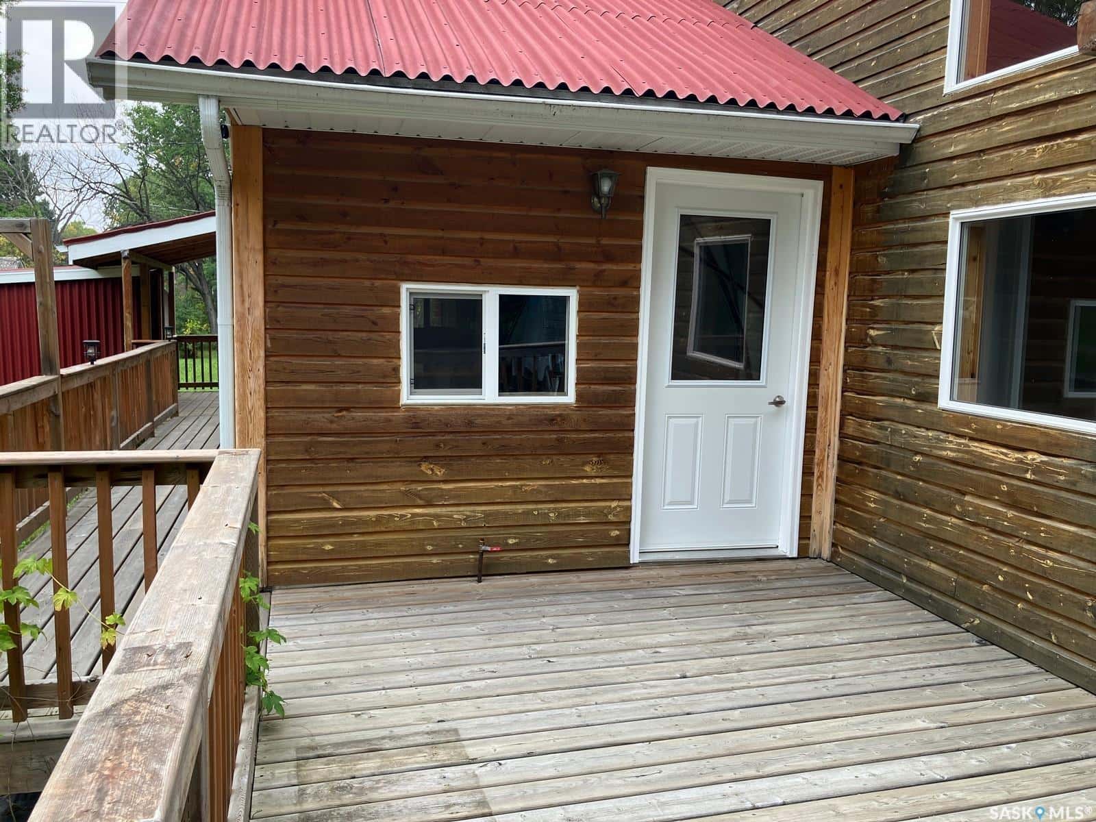 303 1st AVENUE N — Torch River Rm No. 488, Saskatchewan - Photo 2 of 38