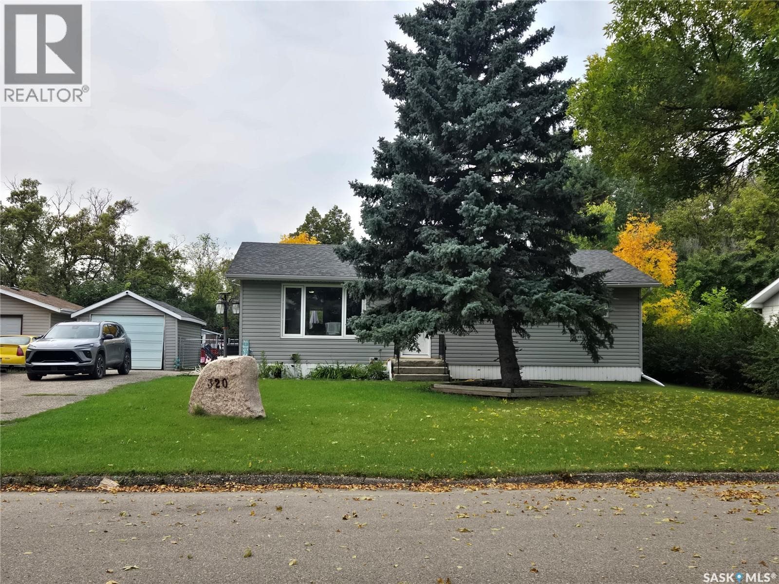 320 Russell STREET — Stoughton, Saskatchewan - Main photo