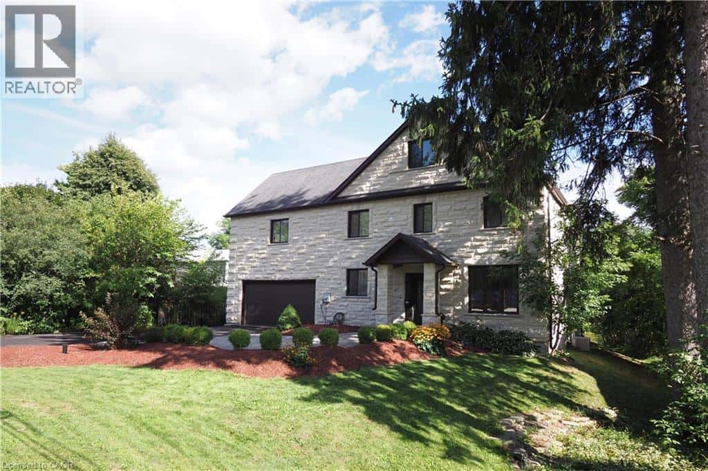 530 ST ANDREW Street E — Fergus, Ontario - Photo 3 of 39