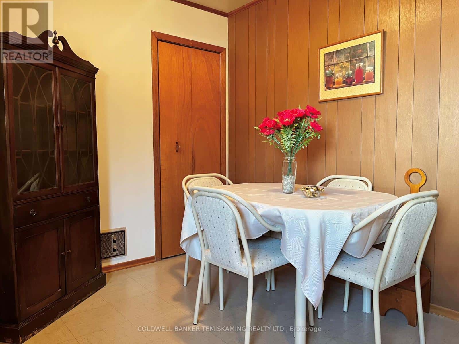 397 RUSSELL STREET — Temiskaming Shores (Haileybury), Ontario - Photo 3 of 24