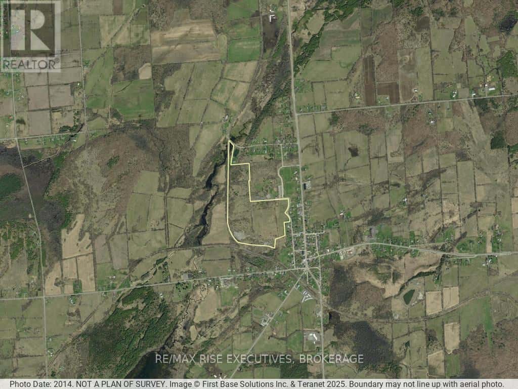 PT LT 7-8 NOTRE DAME STREET — South Frontenac (Frontenac South), Ontario - Photo 2 of 12