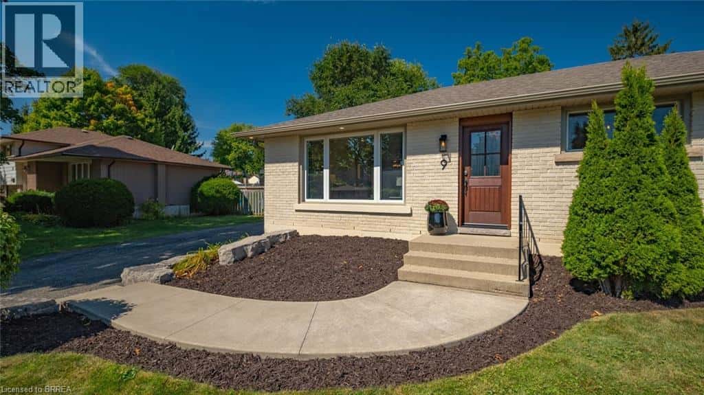 9 PHILLIP Street — St. George, Ontario - Photo 4 of 43