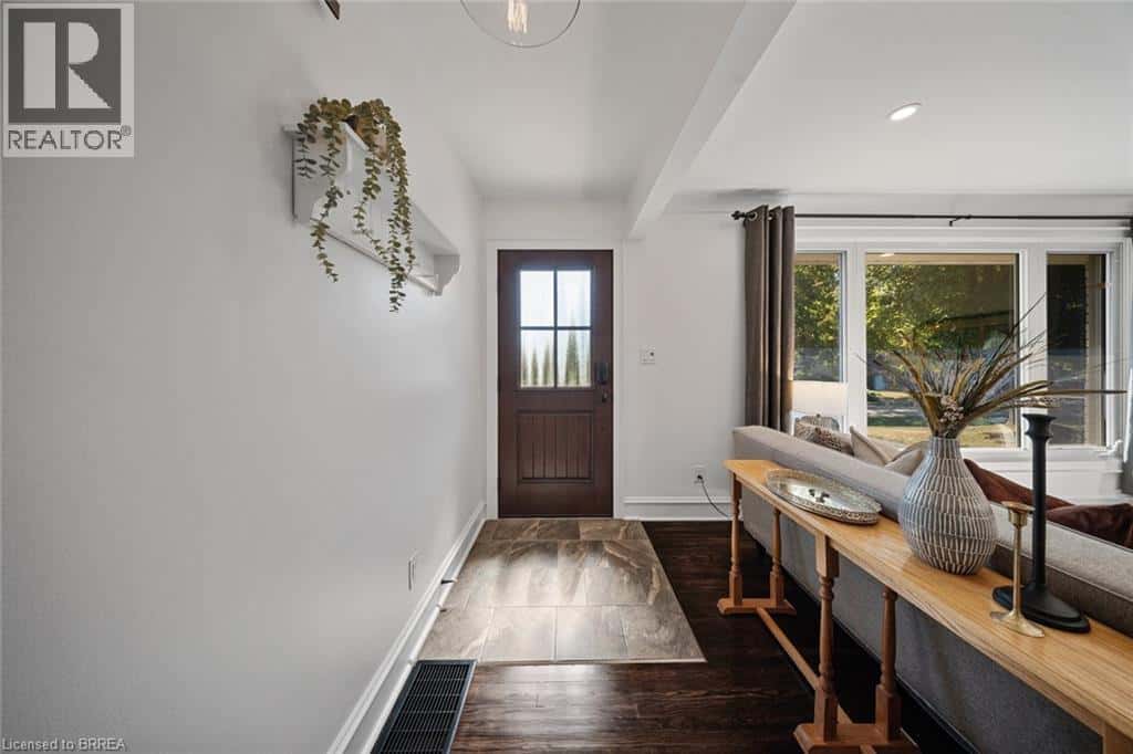 9 PHILLIP Street — St. George, Ontario - Photo 5 of 43