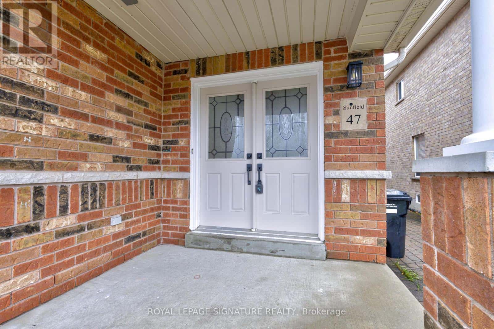 47 LAKE CRESCENT — Barrie (Holly), Ontario - Photo 3 of 26