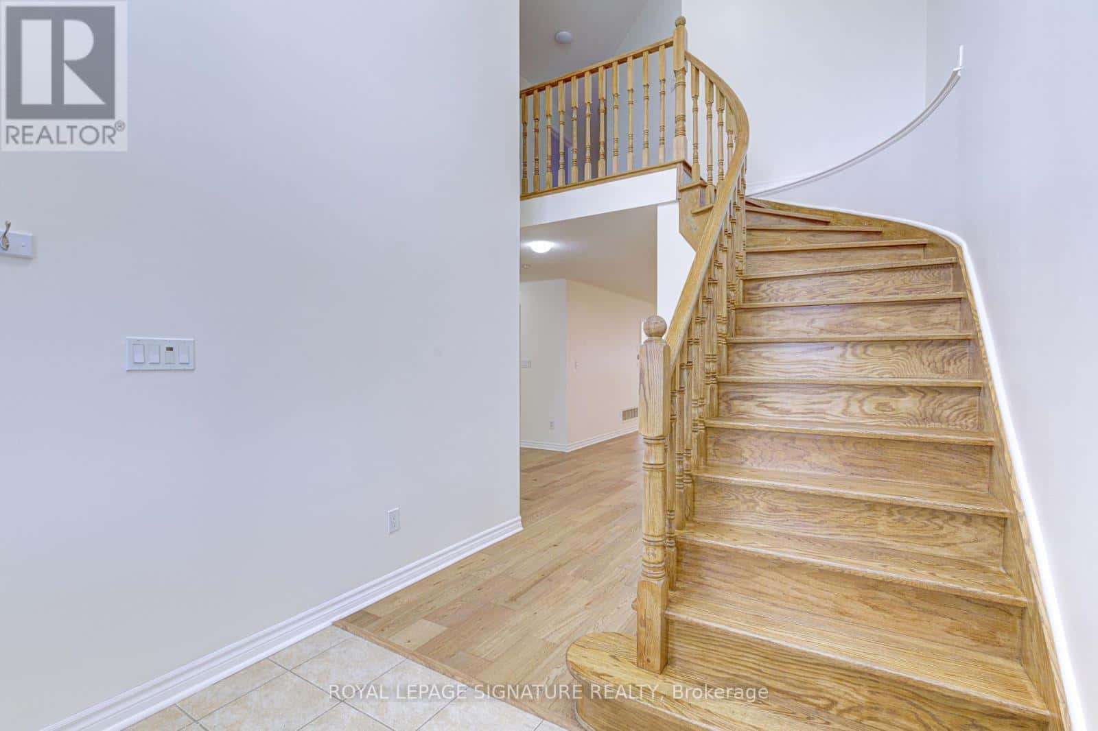 47 LAKE CRESCENT — Barrie (Holly), Ontario - Photo 4 of 26