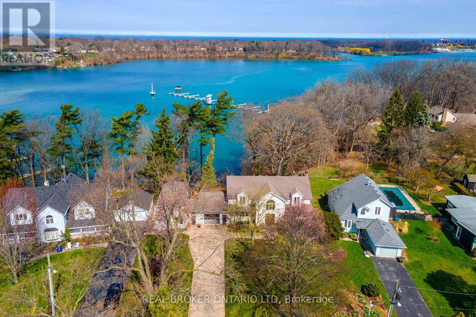 50 HENLEY DRIVE — St. Catharines (Martindale Pond), Ontario - Photo 5 of 49