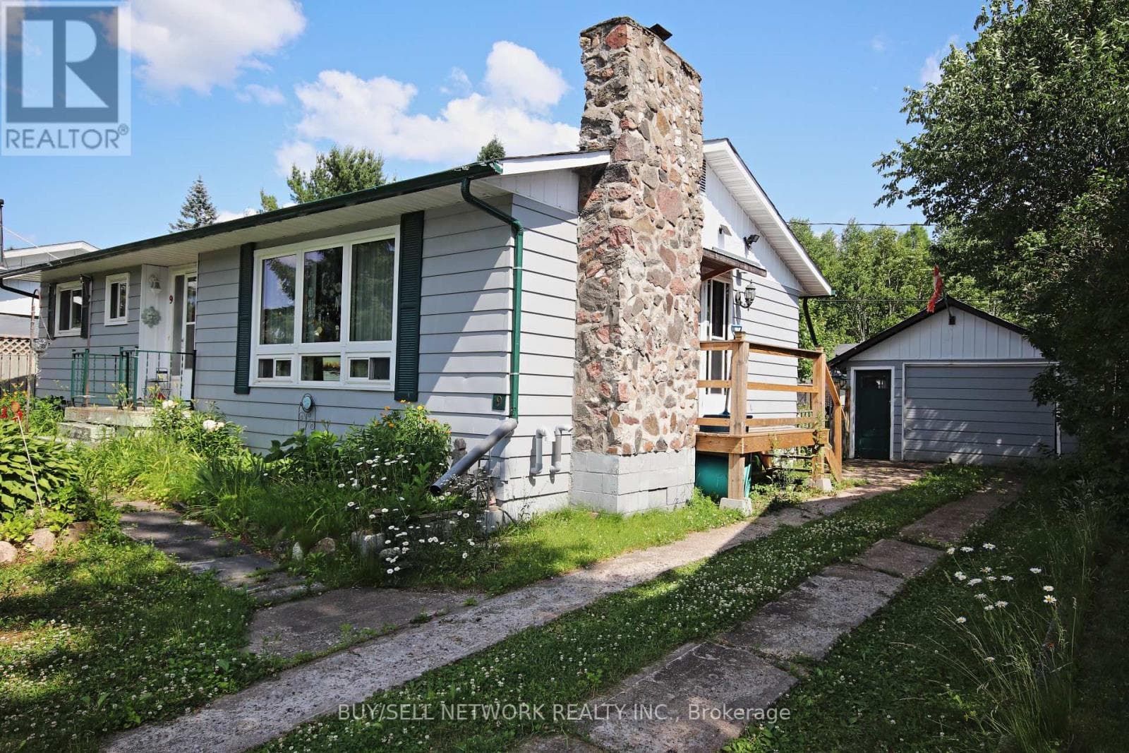 9 HEMLOCK STREET — Highlands East (Bicroft Ward), Ontario - Main photo