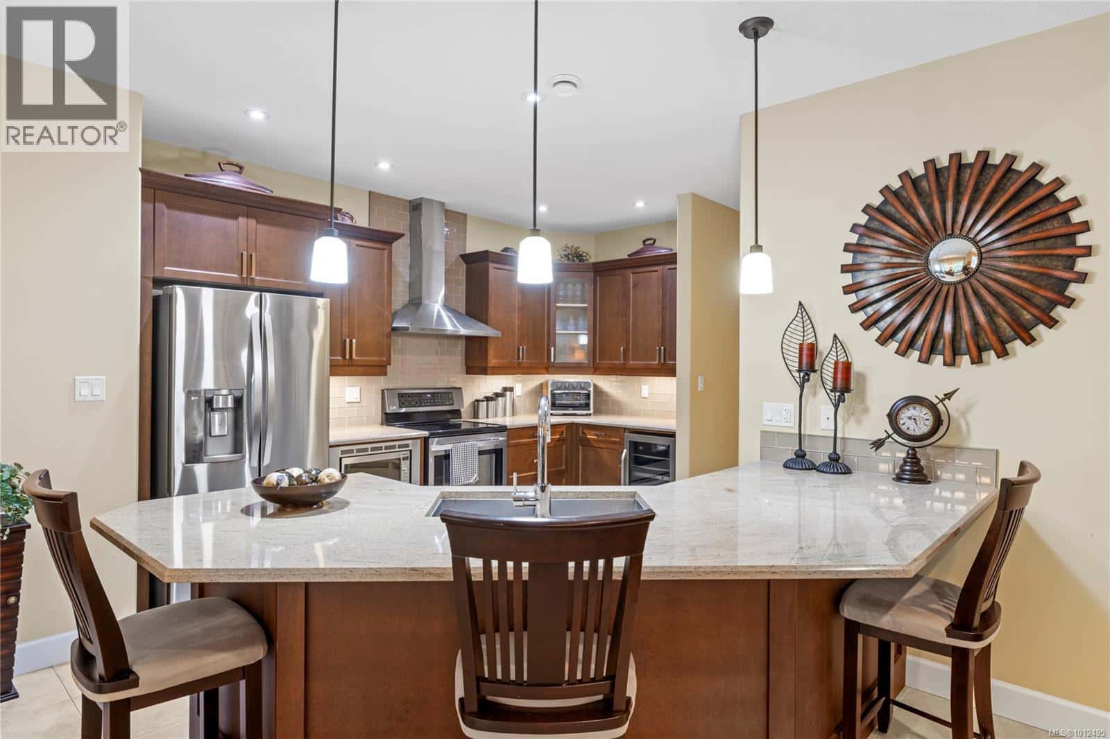 983 Windridge Pl — French Creek, British Columbia - Photo 3 of 36