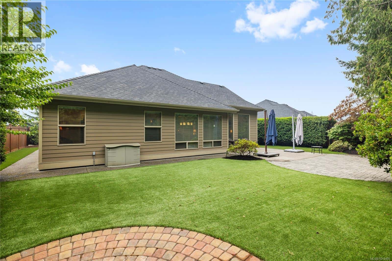 983 Windridge Pl — French Creek, British Columbia - Photo 2 of 36