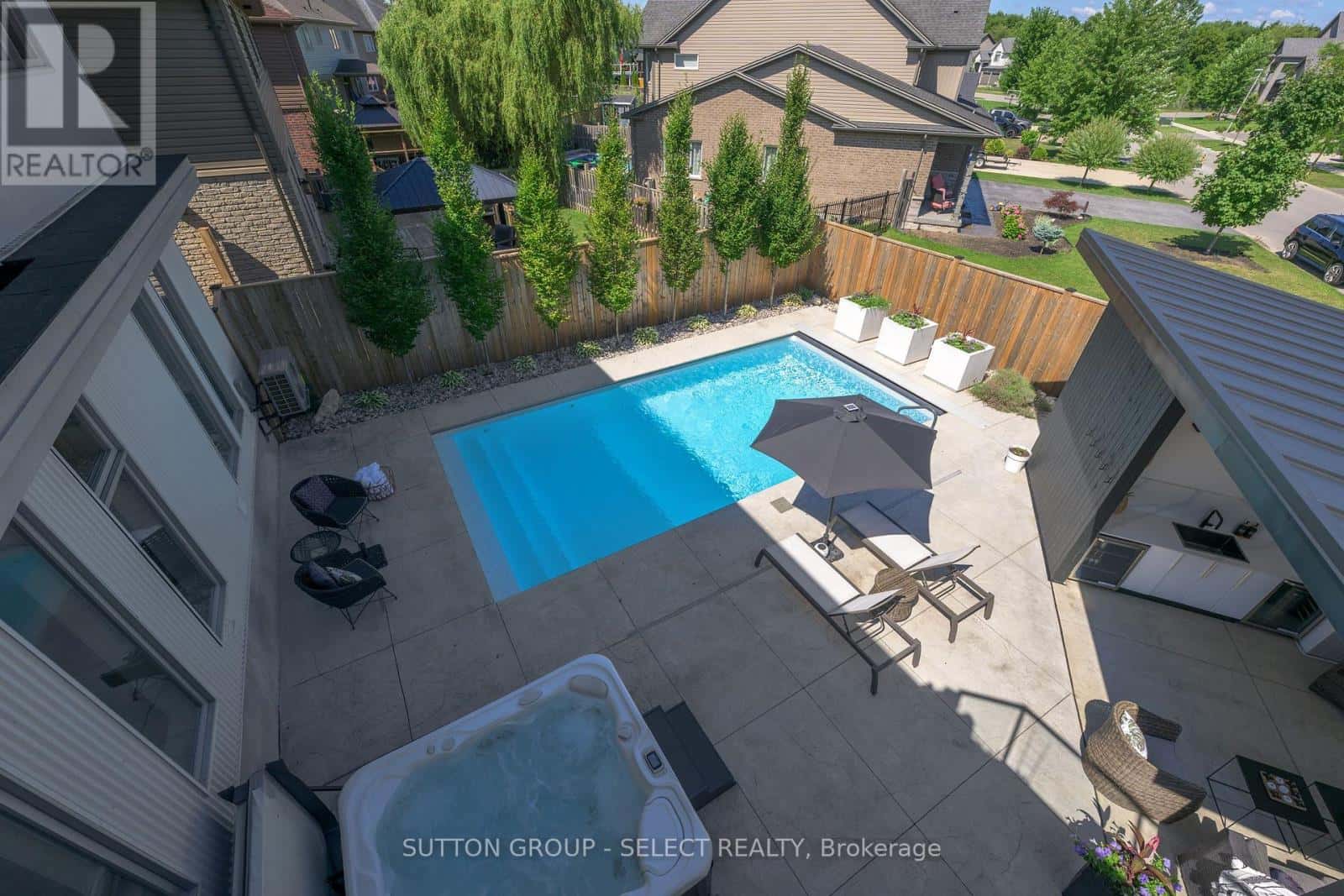 7 VALLEYVIEW CRESCENT — Middlesex Centre (Komoka), Ontario - Photo 3 of 50