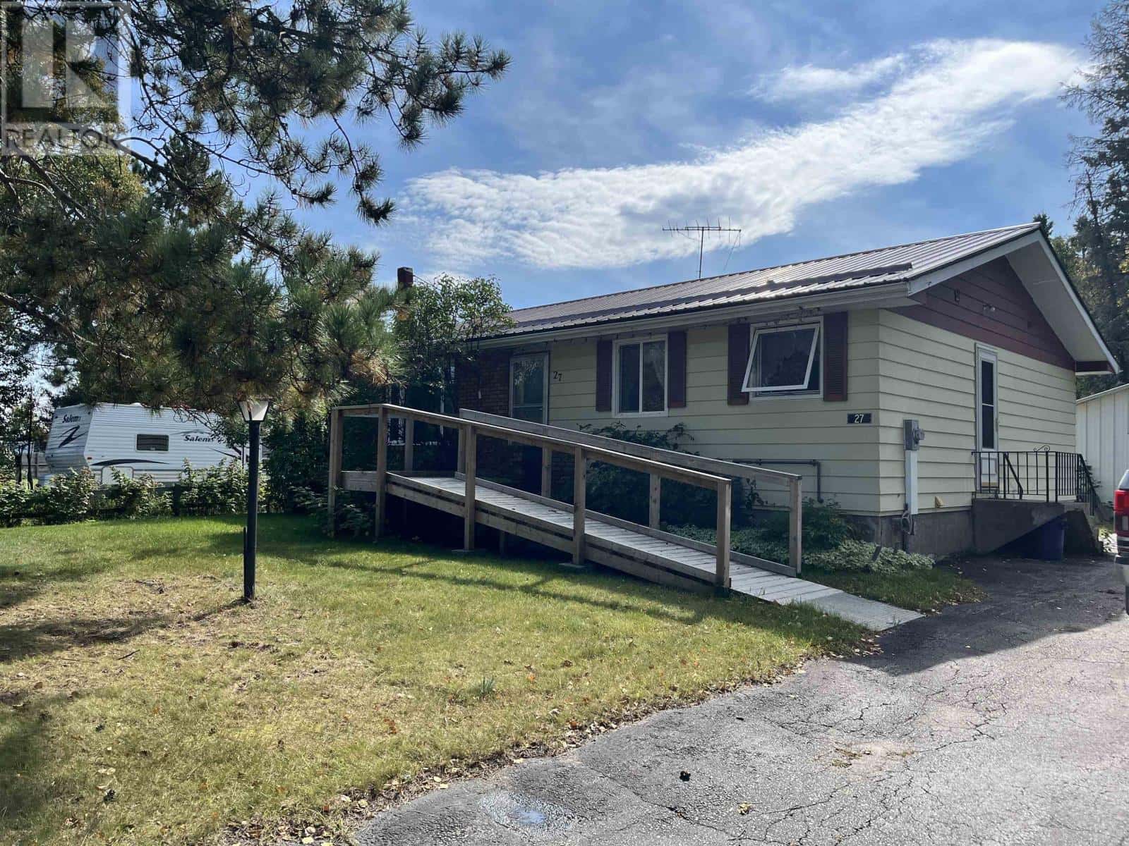 27 Balsam Avenue — Ear Falls, Ontario - Photo 2 of 29