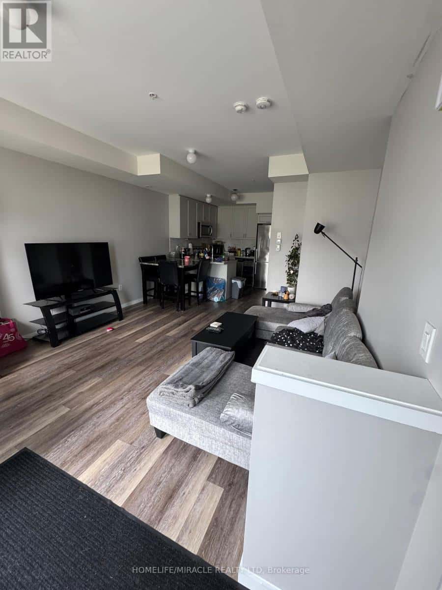 Pickering (Duffin Heights), Ontario — Pickering (Duffin Heights), Ontario - Photo 3 of 15