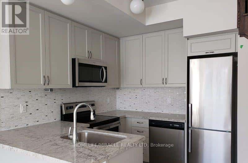 Pickering (Duffin Heights), Ontario — Pickering (Duffin Heights), Ontario - Photo 5 of 15