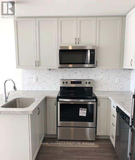 Pickering (Duffin Heights), Ontario — Pickering (Duffin Heights), Ontario - Photo 2 of 15