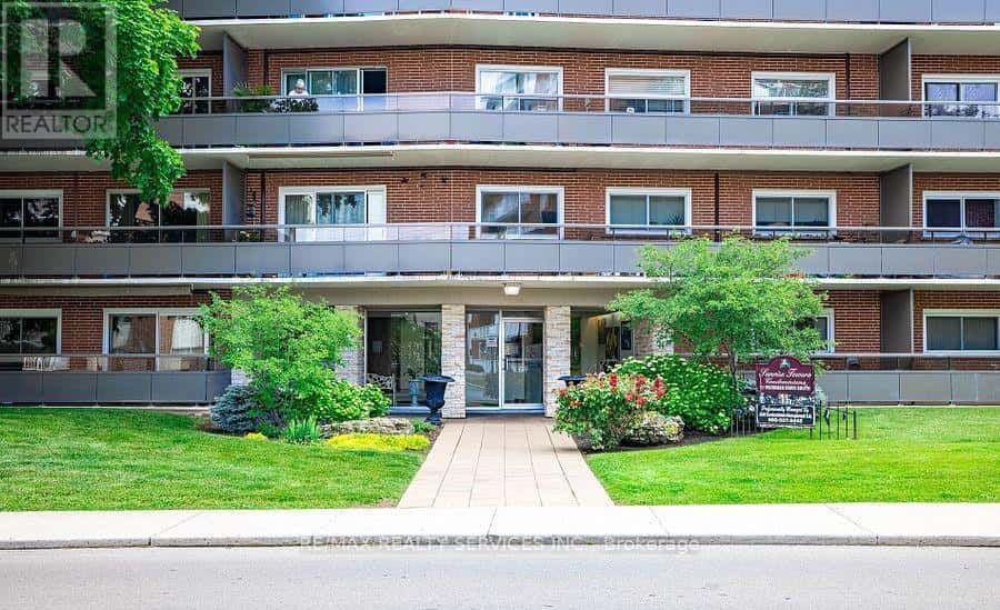 11 Woodman Drive South 203