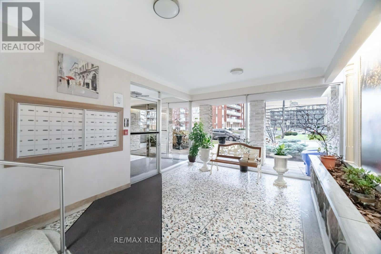 203 - 11 WOODMAN DRIVE S — Hamilton (Corman), Ontario - Photo 4 of 30