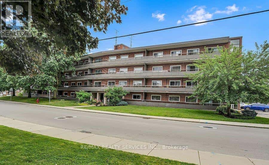 203 - 11 WOODMAN DRIVE S — Hamilton (Corman), Ontario - Photo 2 of 30