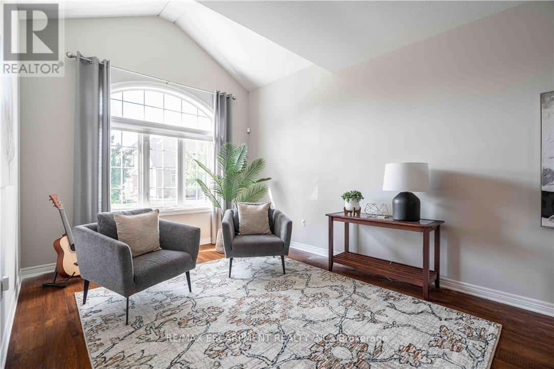 51 SHOWCASE DRIVE — Hamilton (Hannon), Ontario - Photo 2 of 50