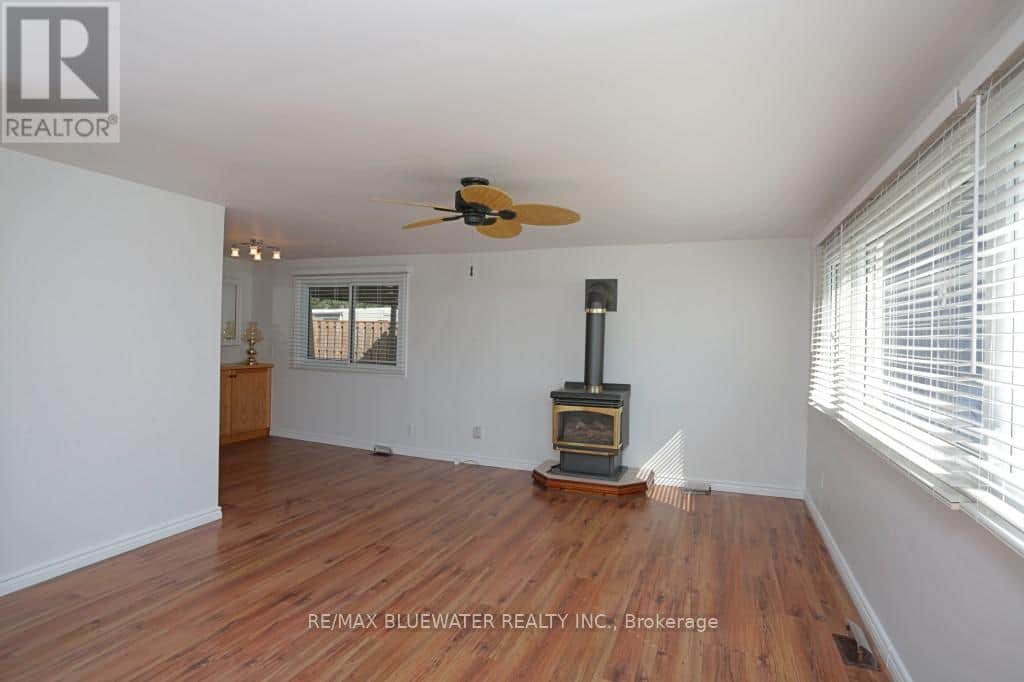 25 MAPLE GROVE COURT E - Photo 5 of 26, South Huron (Stephen), Ontario