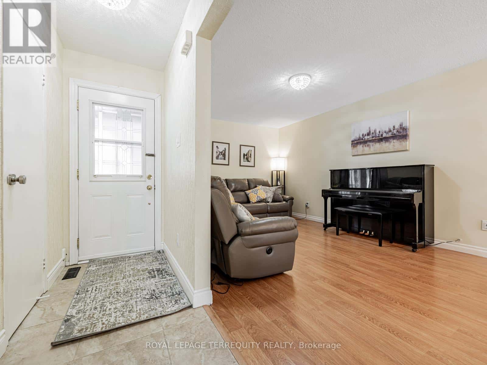 65 BOB O'LINK AVENUE — Vaughan (Glen Shields), Ontario - Photo 3 of 36