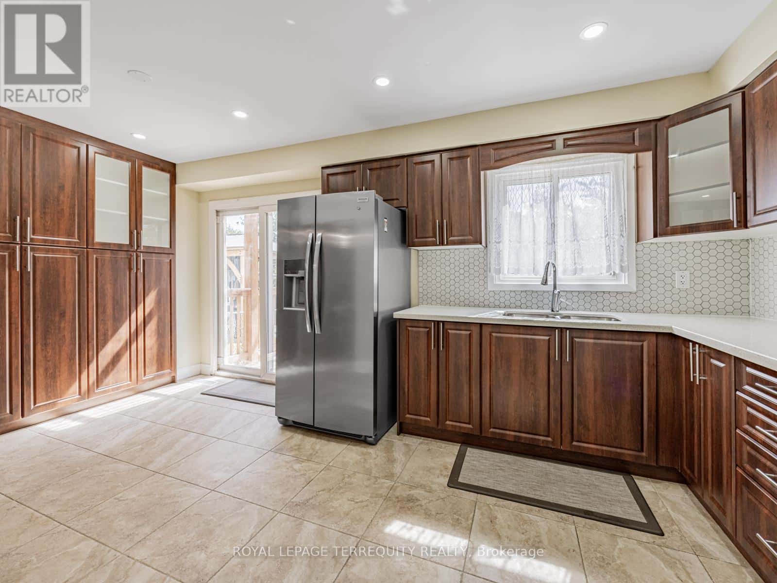 65 BOB O'LINK AVENUE — Vaughan (Glen Shields), Ontario - Photo 4 of 36