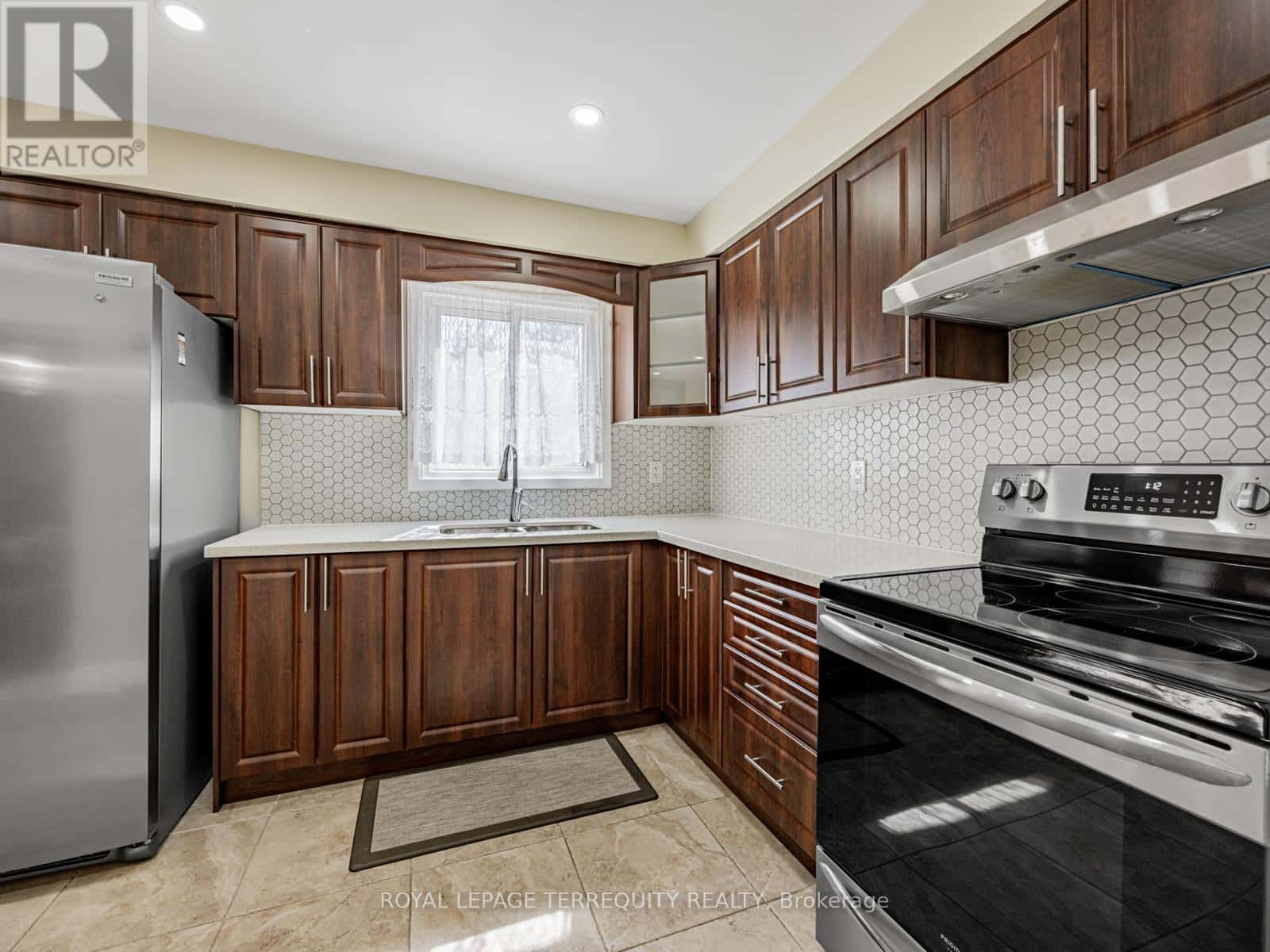 65 BOB O'LINK AVENUE — Vaughan (Glen Shields), Ontario - Photo 5 of 36