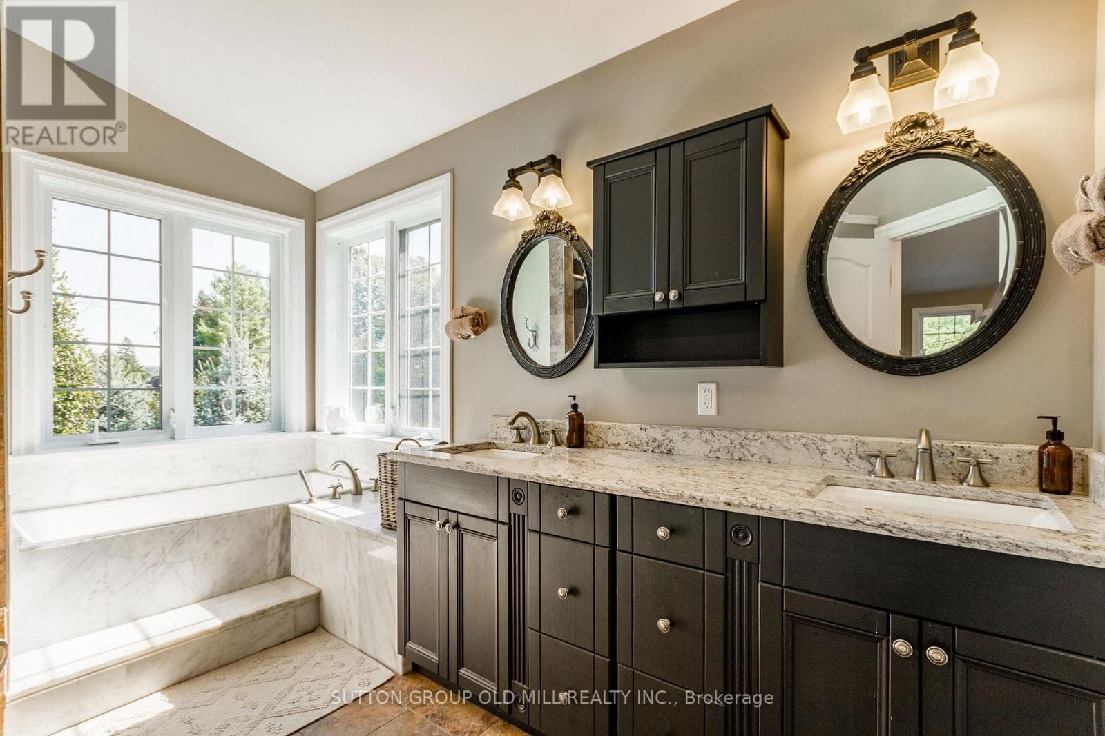 17 KING STREET — Caledon (Alton), Ontario - Main photo