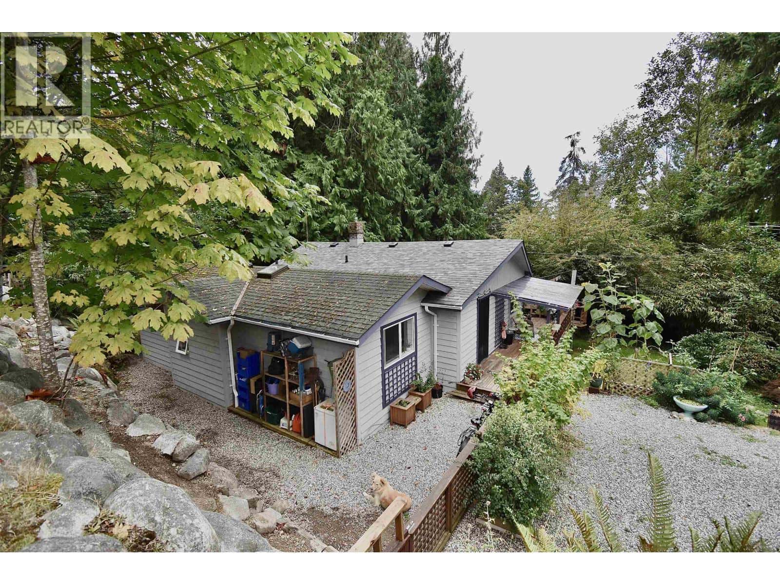 776 GEDDES ROAD — Roberts Creek, British Columbia - Photo 3 of 34