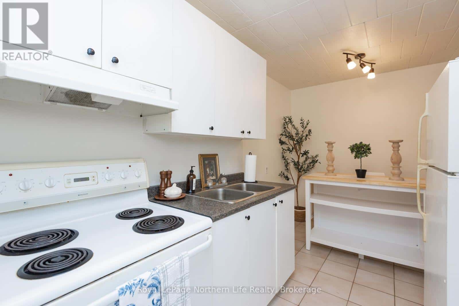 110 - 213 LEONARD STREET — North Bay (College Heights), Ontario - Photo 5 of 14