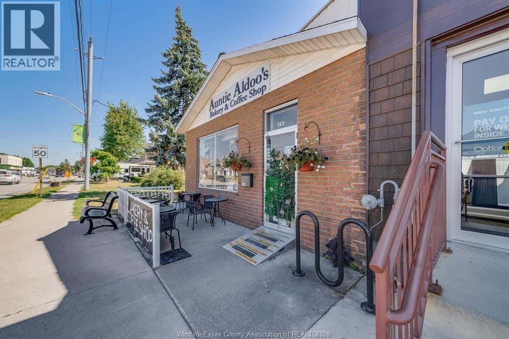 123 COUNTY RD 34 West — Cottam, Ontario - Photo 4 of 30